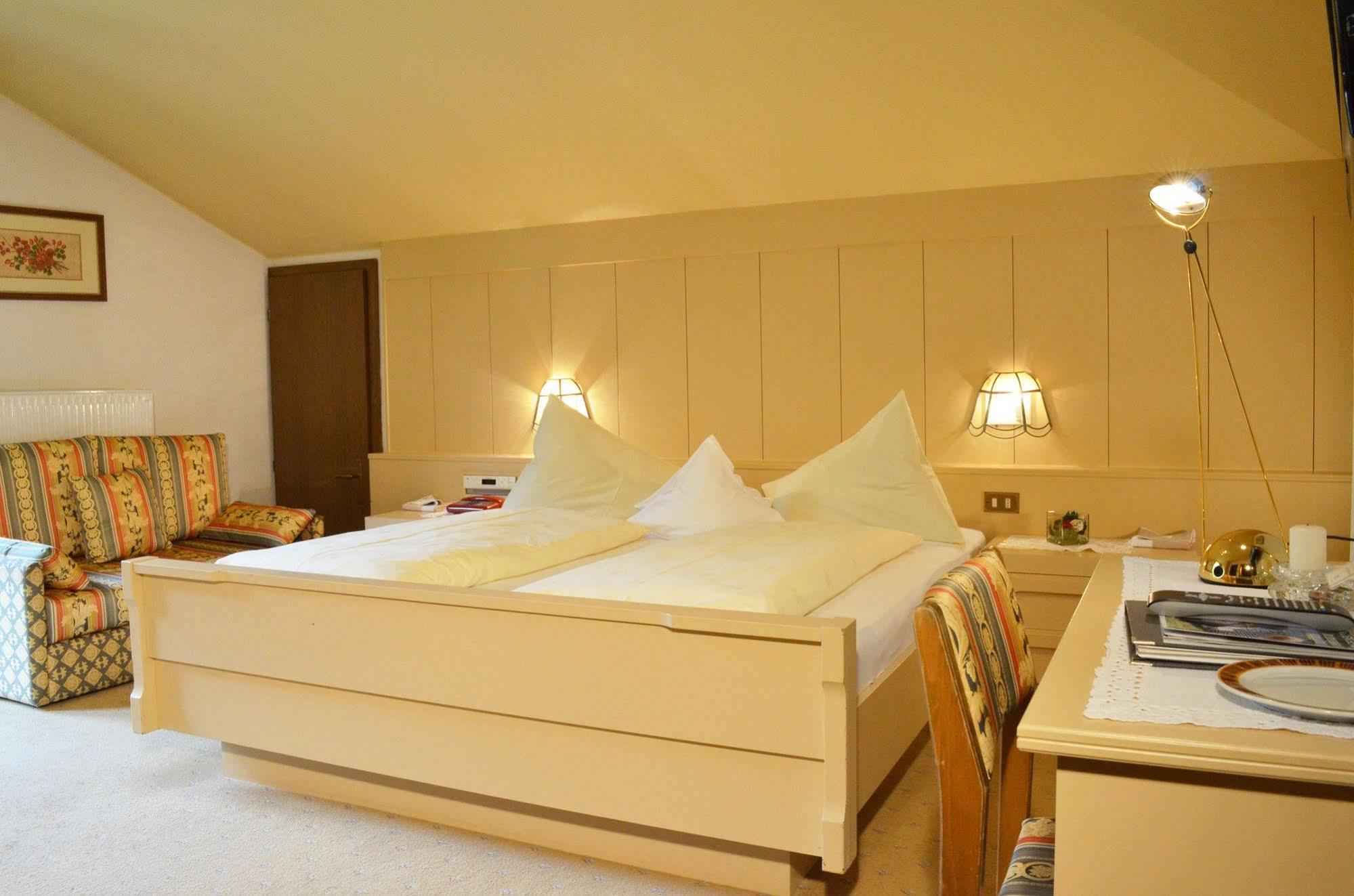 Karin Hotel Dorf Tirol